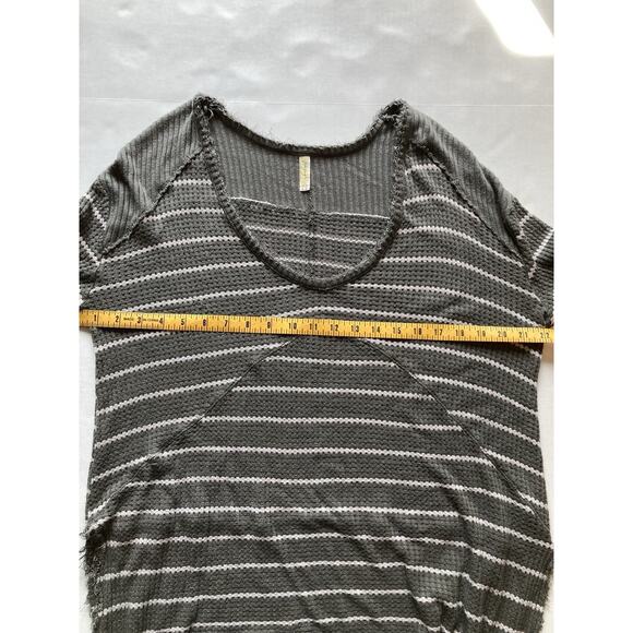 Free People Sunset Park Long Sleeved Thermal/Distressed Hem Sweater Size Large - Picture 5 of 9